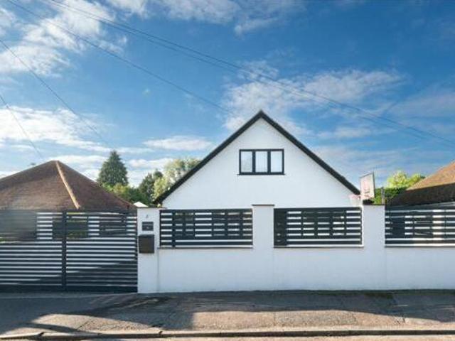 House for sale in Watford Heath, North Watford