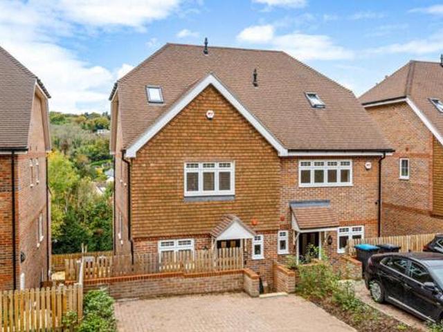 House for sale in Hillview, Surrey
