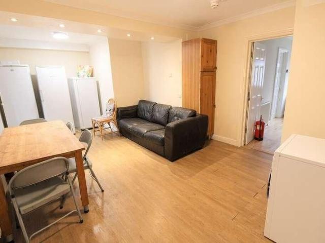 House for rent in Ripley Springs, Runnymede