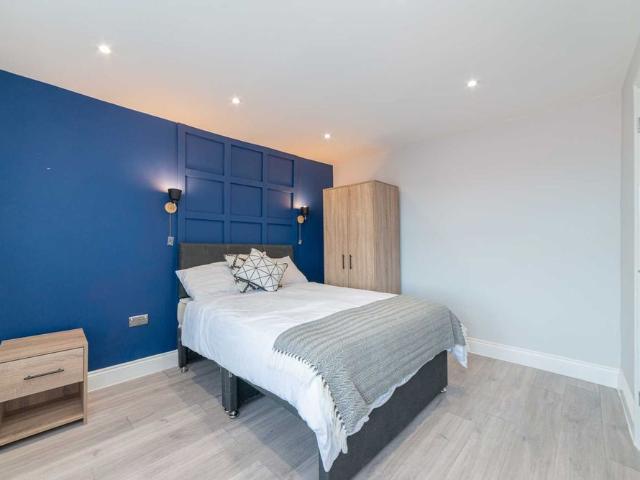 Room for rent in Pachesham Park, Surrey