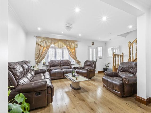 House for rent in Royal Borough of Kingston upon Thames, Greater London