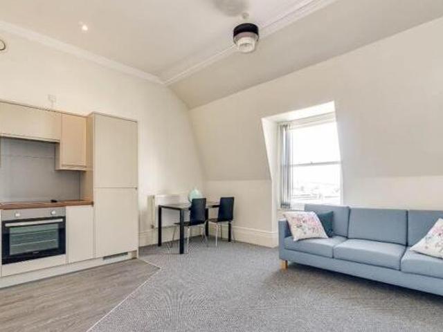 House for rent in Follaton, Strode