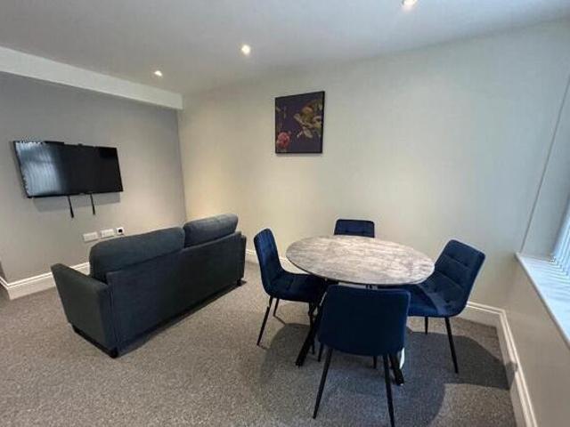 House for rent in Follaton, Strode