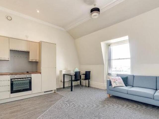 House for rent in Follaton, Strode