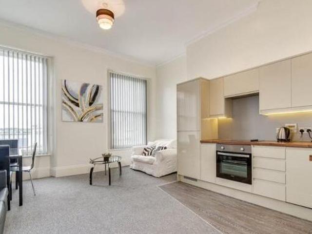 House for rent in Follaton, Strode