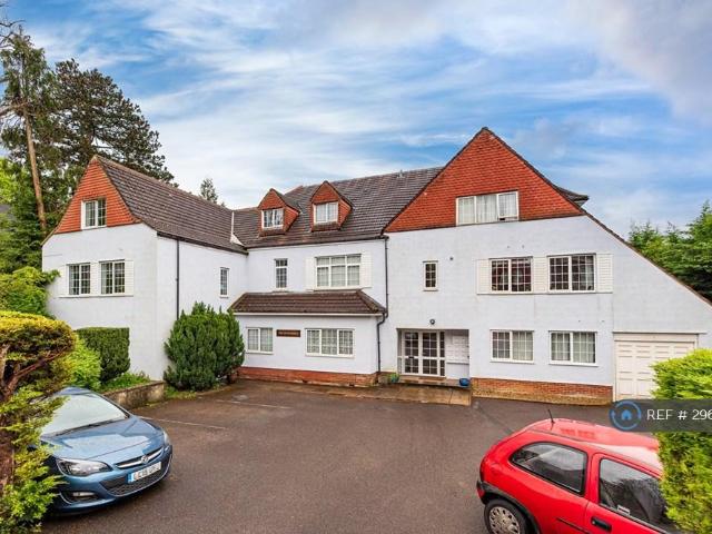 Apartment for rent in Woodcote, Epsom