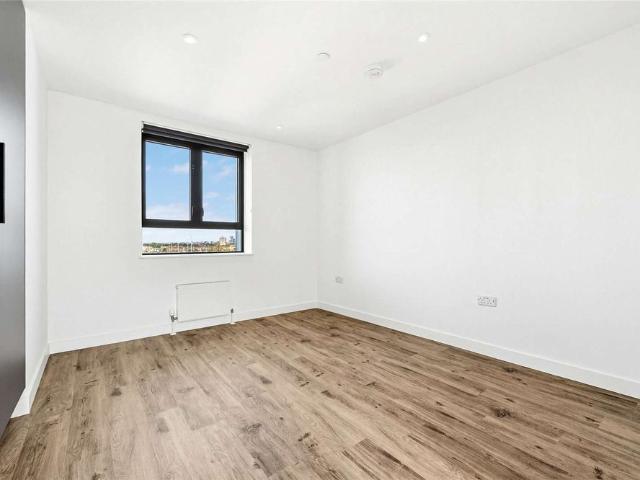 Studio for rent in Plashet, Greater London