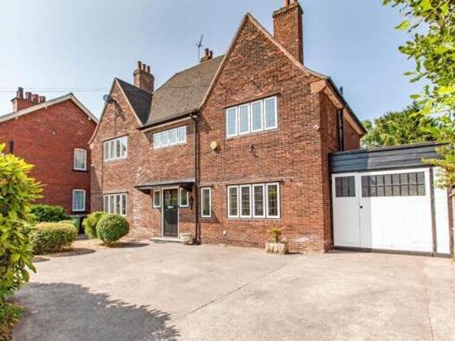 House for sale in Chesterfield, East Midlands
