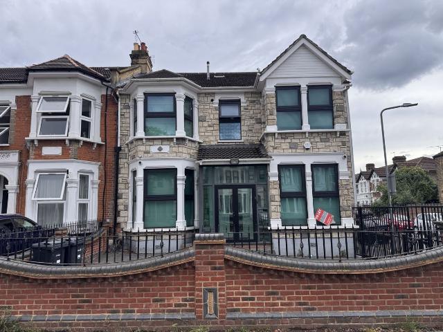 Room for rent in Gants Hill, Greater London