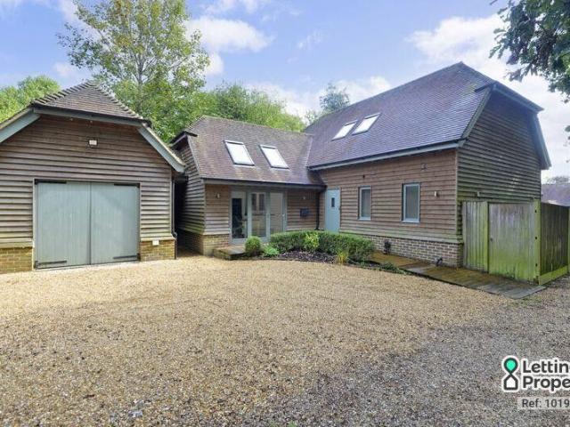 House for rent in Littlecote, West Sussex
