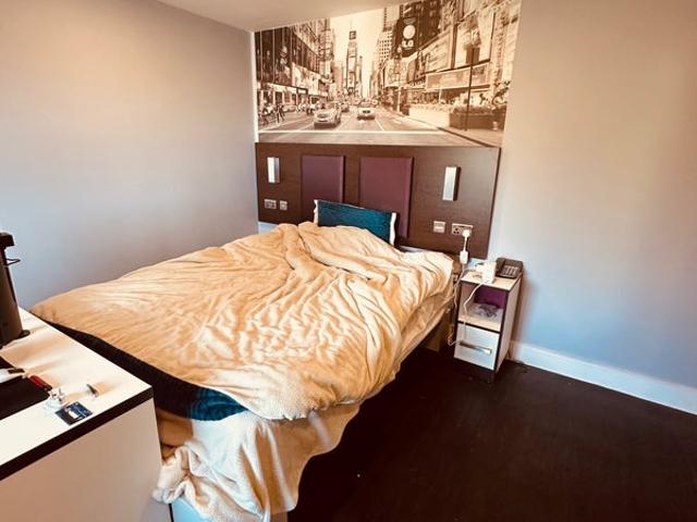 Studio for rent in Hyde Park, West Yorkshire