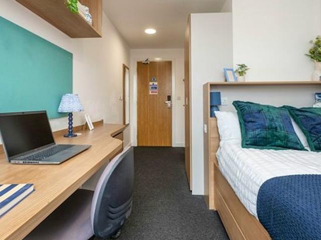 Studio for rent in Cultural Industries Quarter, Sheffield