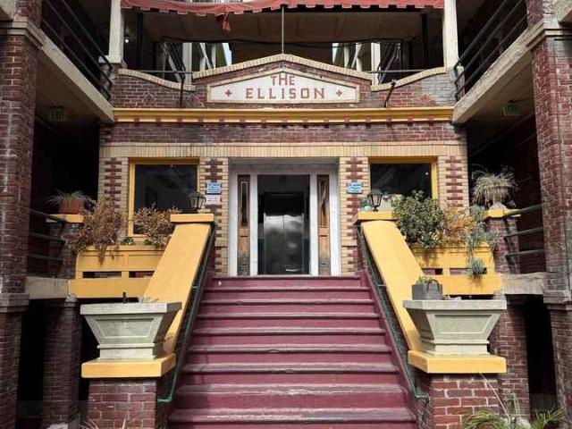 Apartment for rent in Canoga Park, California