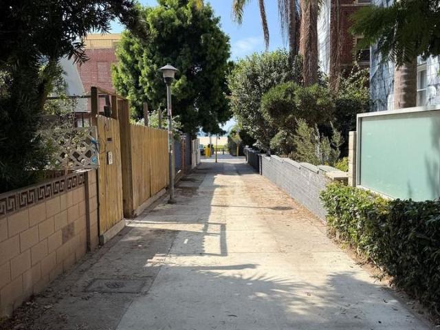 Apartment for rent in Canoga Park, California