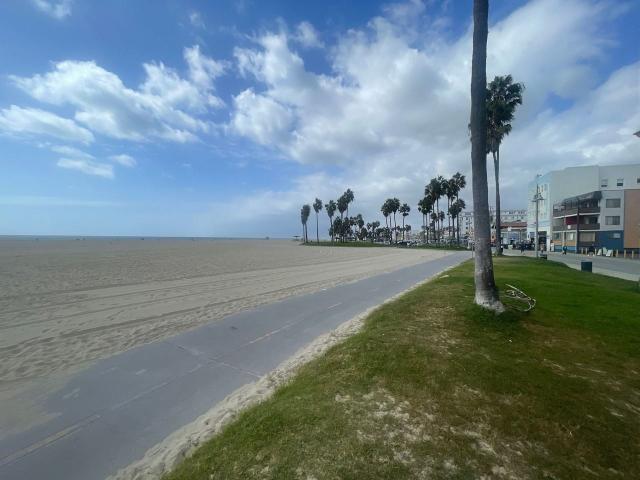 Apartment for rent in Canoga Park, California