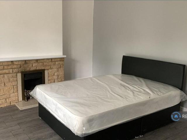 House for rent in Kingsbrook, Bedford