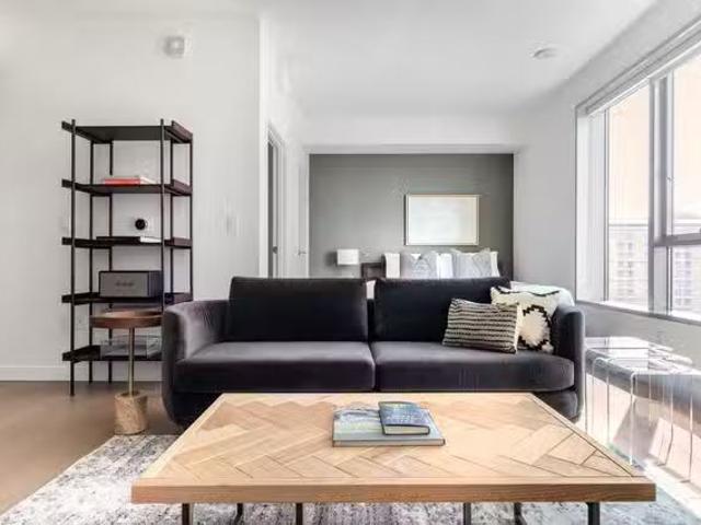 Apartment for rent in Canoga Park, California