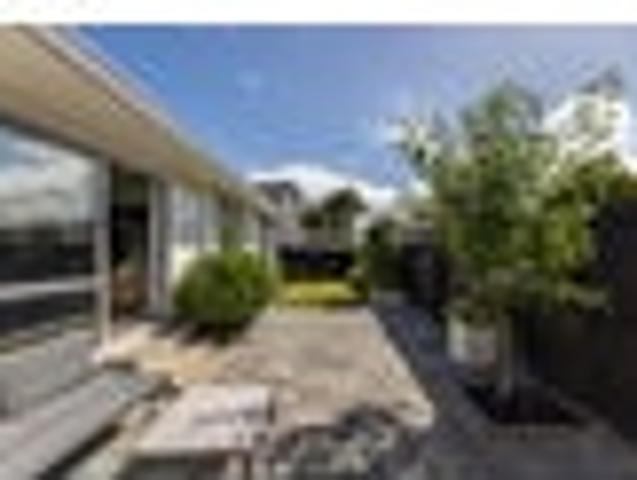 House for sale in Chaslands, Canterbury