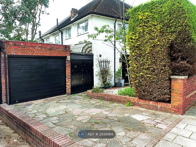House for rent in Broadfields, Greater London