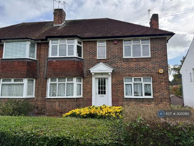 Apartment for rent in Broadfields, Greater London