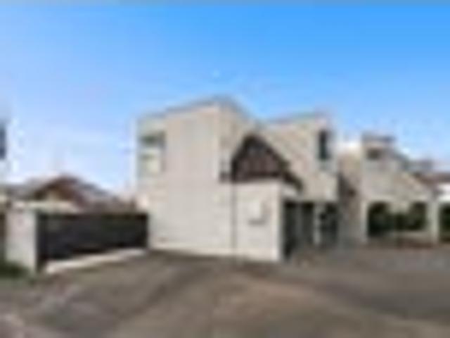 House for sale in Chaslands, Canterbury