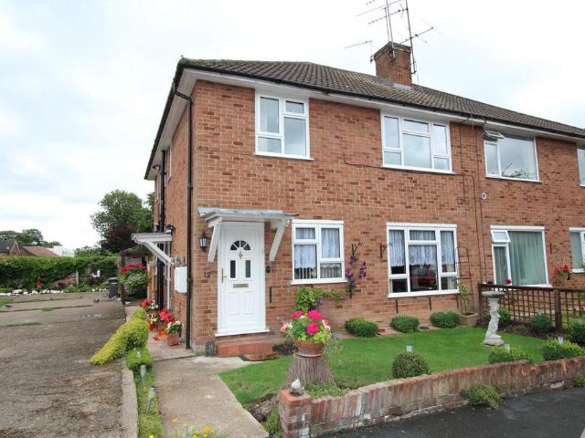 Apartment for rent in Runnymede, Surrey