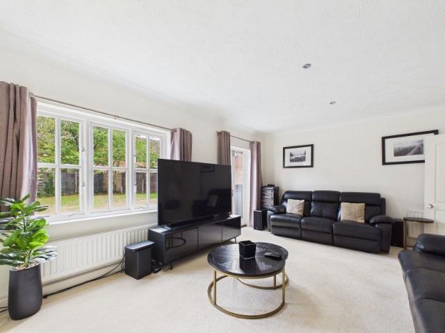 House for rent in Eversley Cross, Hart