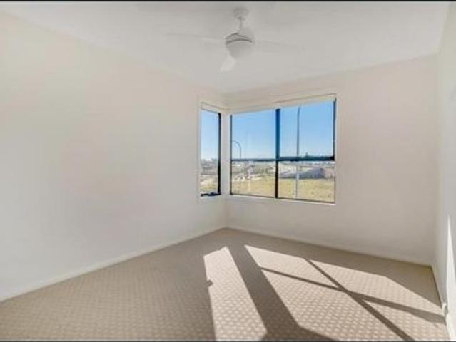 Townhouse for rent in Capestone, Greater Brisbane