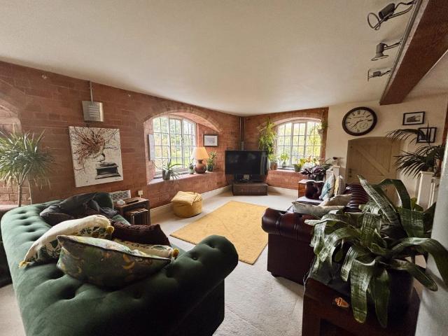 Apartment for rent in Winshill, Beamhurst