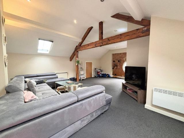 Apartment for rent in Winshill, Beamhurst