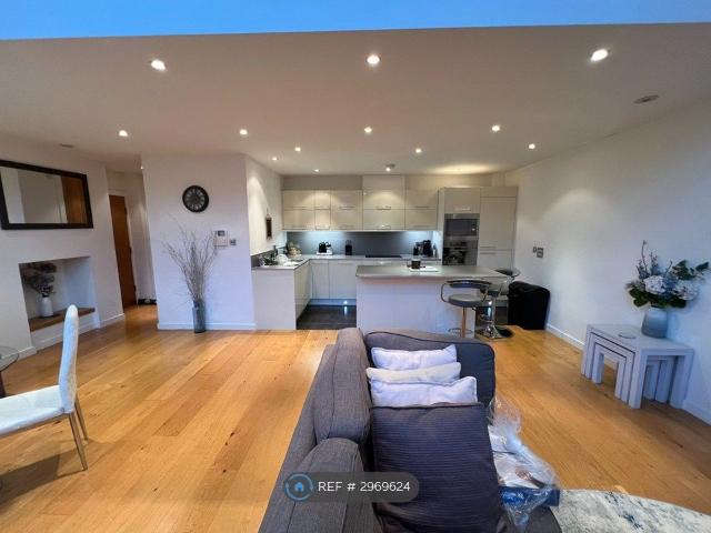 Apartment for rent in Sparrow Farm, Greater London