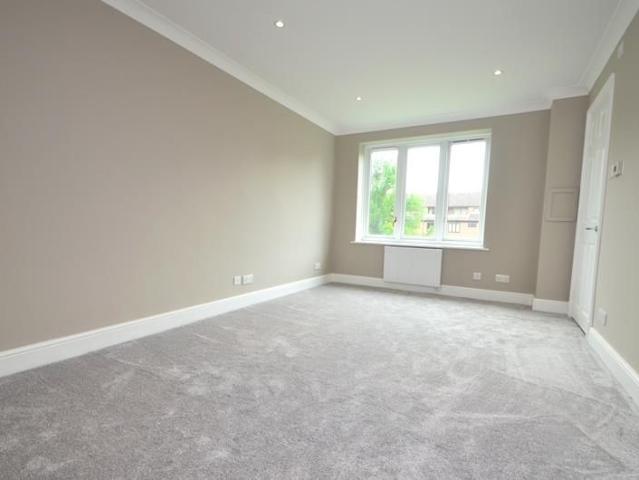 Apartment for rent in Eastcote, Greater London