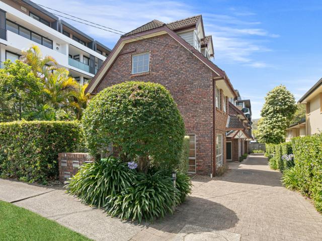 Townhouse for sale in Point Frederick, New South Wales