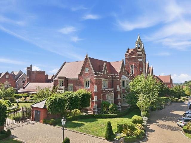 Apartment for rent in The Galleries, Navestock Side