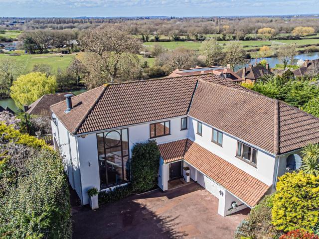 House for rent in Esher Place, Elmbridge