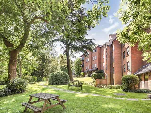 Apartment for rent in Kenton, Greater London