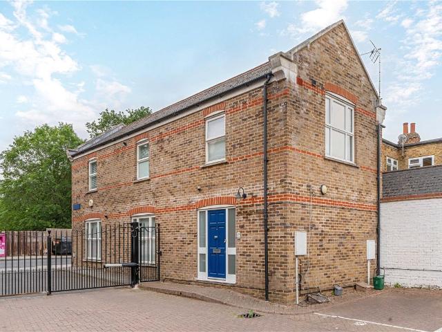 House for rent in Hampton Hill, Greater London