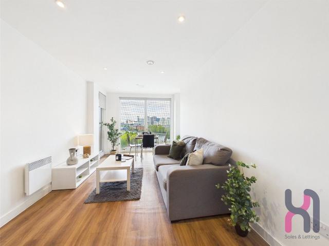 Apartment for rent in The Haw Wood, Hallen
