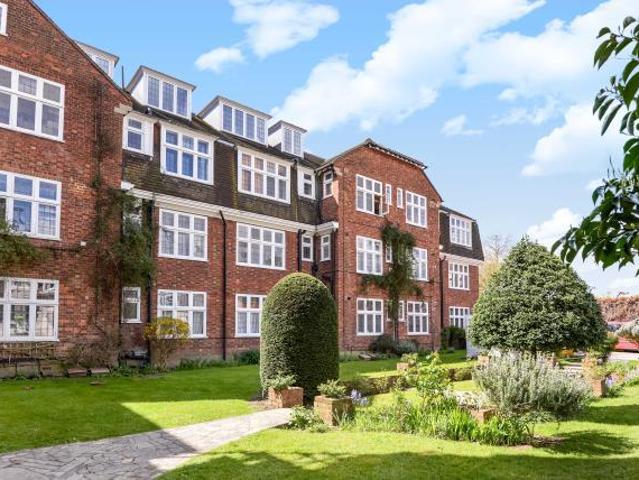 Apartment for rent in St Margarets, Greater London