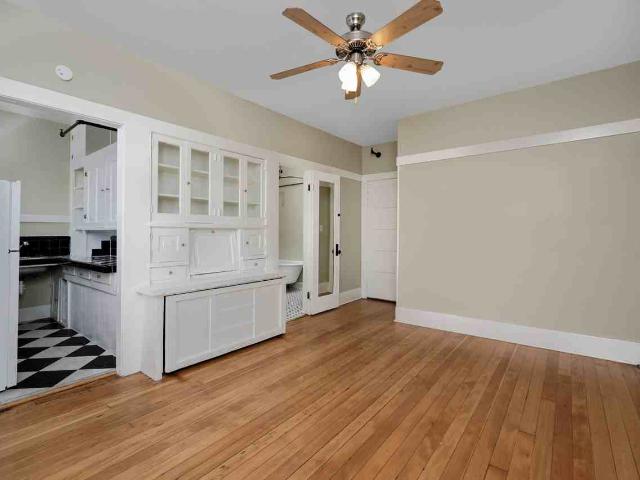 Apartment for rent in Long Beach, California