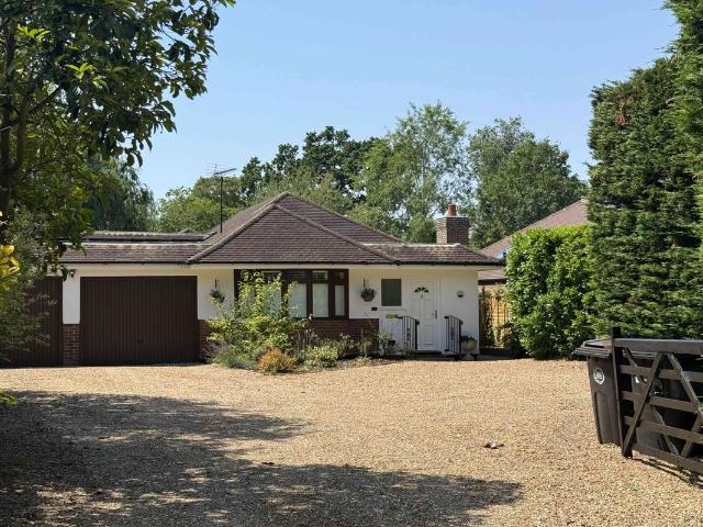 House for rent in Pachesham Park, Surrey