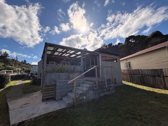 House for rent in Otakou