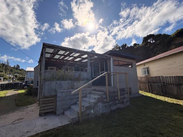 House for rent in Otakou