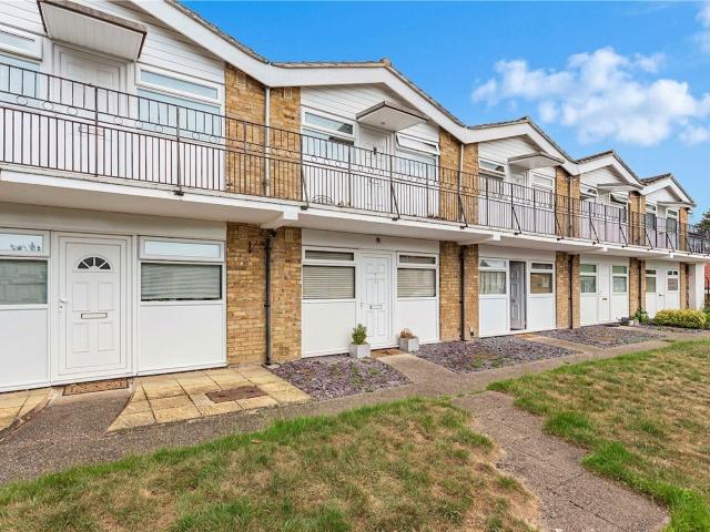Apartment for rent in Row Town, Surrey