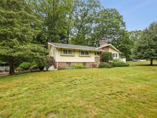 House for sale in Cedar Grove, New Jersey