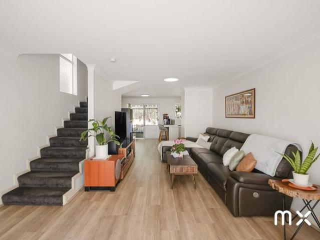 Townhouse for rent in Wollongong West, New South Wales