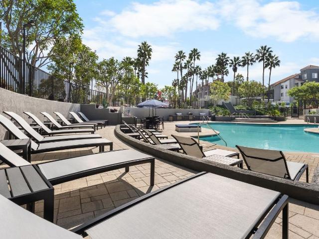 Apartment for rent in Costa Mesa, California