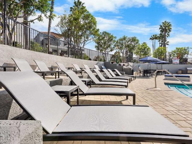 Apartment for rent in Costa Mesa, California