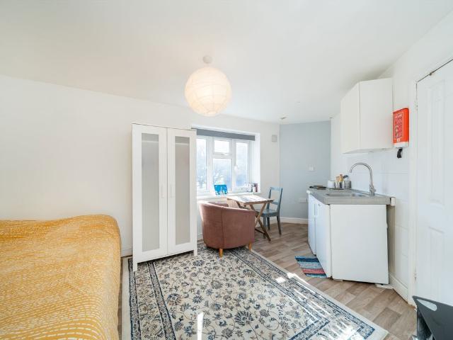 Studio for rent in Finchley, Isle Of Man