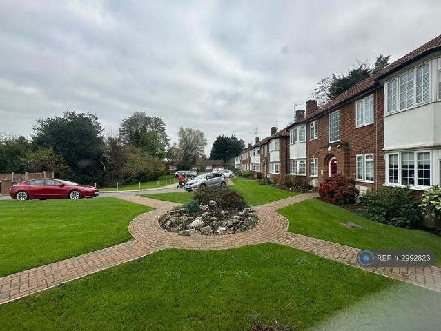 House for rent in Whetstone, Oakleigh Park